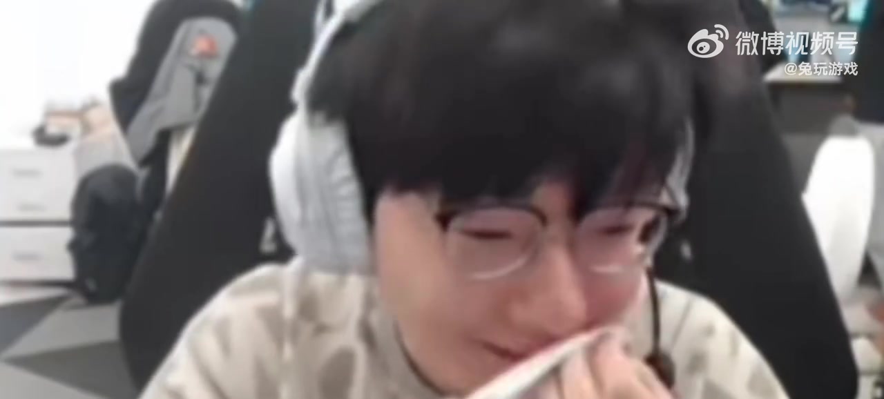 j9九游会老哥俱乐部交流Tian:当我第一次摸到鼠标和键盘的时候，我就跟我爸说要么打职业